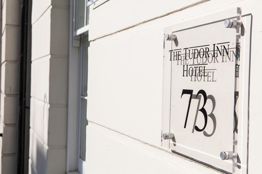 The Tudor Inn Hotel Londra Exterior foto