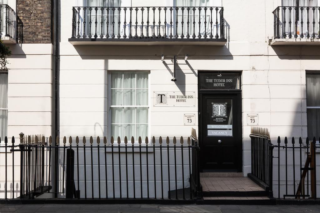 The Tudor Inn Hotel Londra Exterior foto